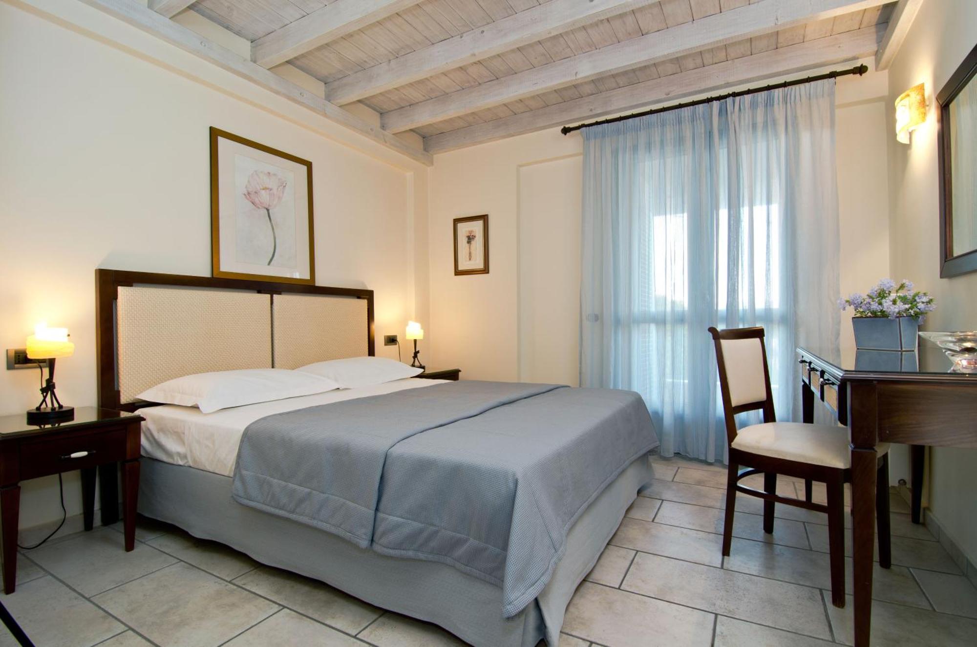Harmony Hotel Apartments เซเลียนิติกา ภายนอก รูปภาพ