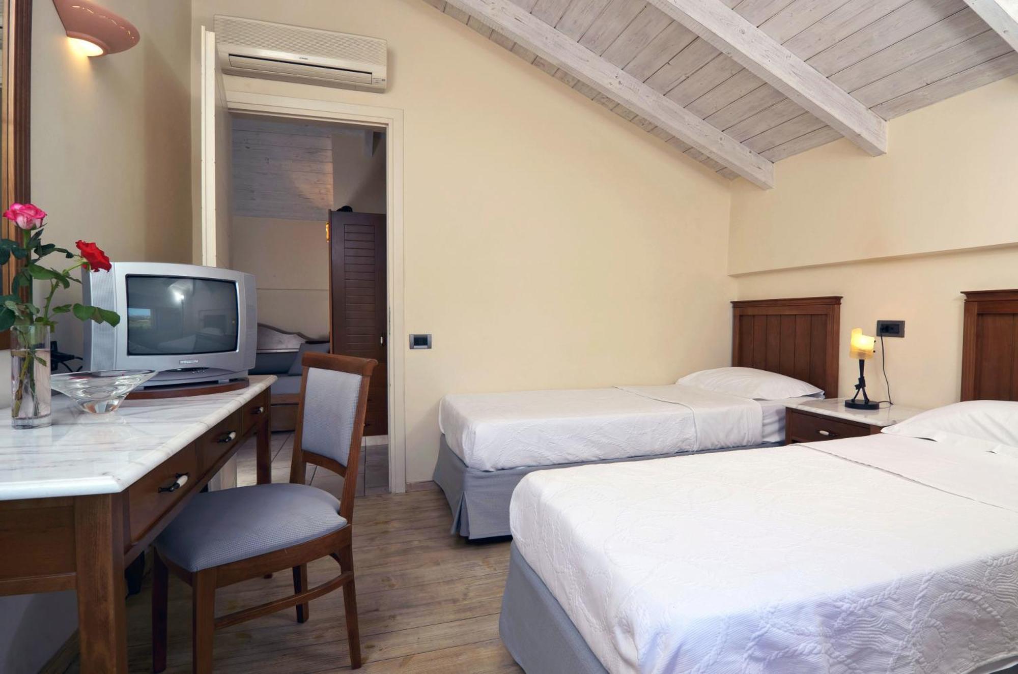 Harmony Hotel Apartments เซเลียนิติกา ภายนอก รูปภาพ