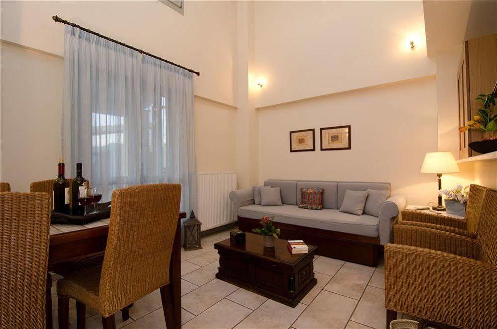 Harmony Hotel Apartments เซเลียนิติกา ภายนอก รูปภาพ