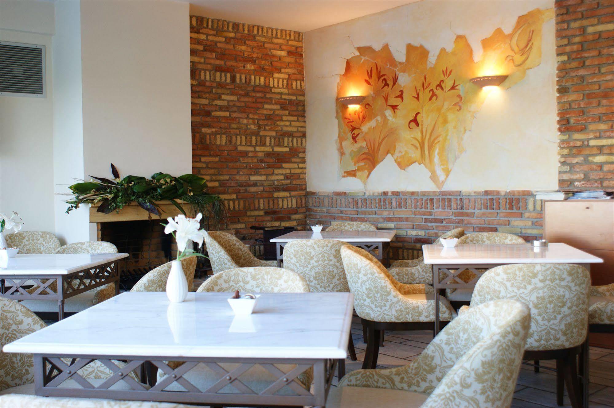 Harmony Hotel Apartments เซเลียนิติกา ภายนอก รูปภาพ